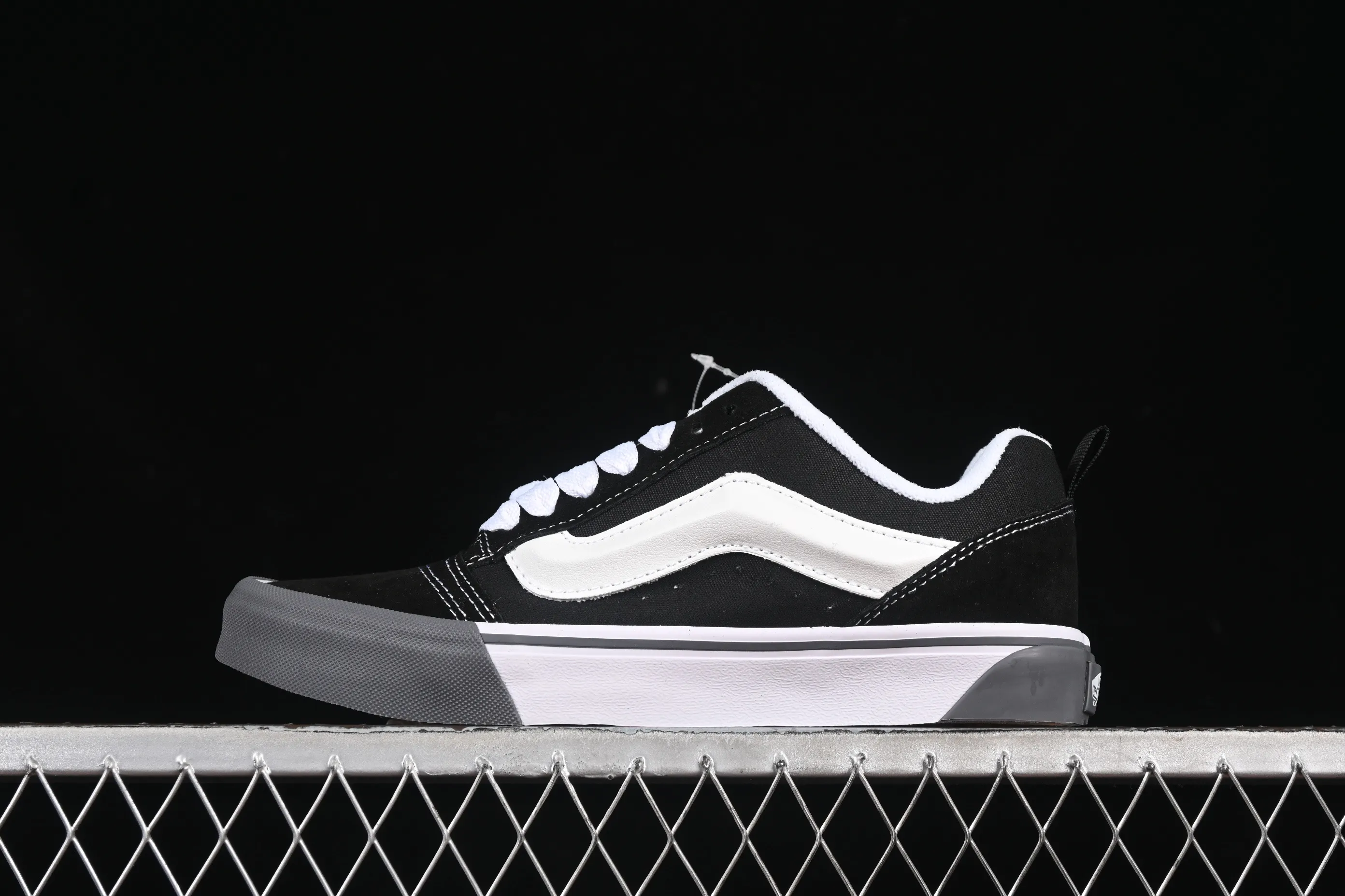 All categories Vans Vans series Vans Low Vans low-top Vans Knu Skool Vans low-top retro casual fat bread shoes VN0009QCCJJ